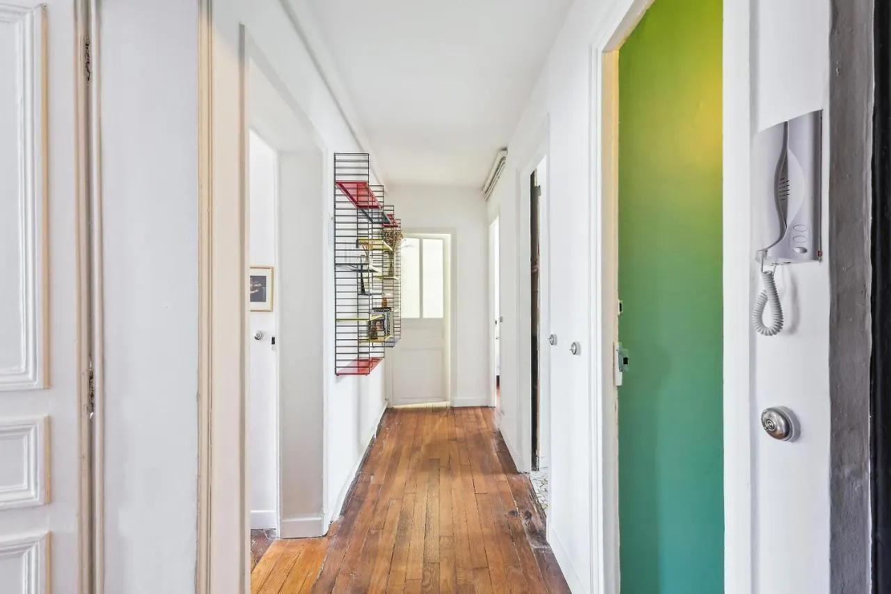 Spacious 'canal Saint Martin' For 6 By Weekome